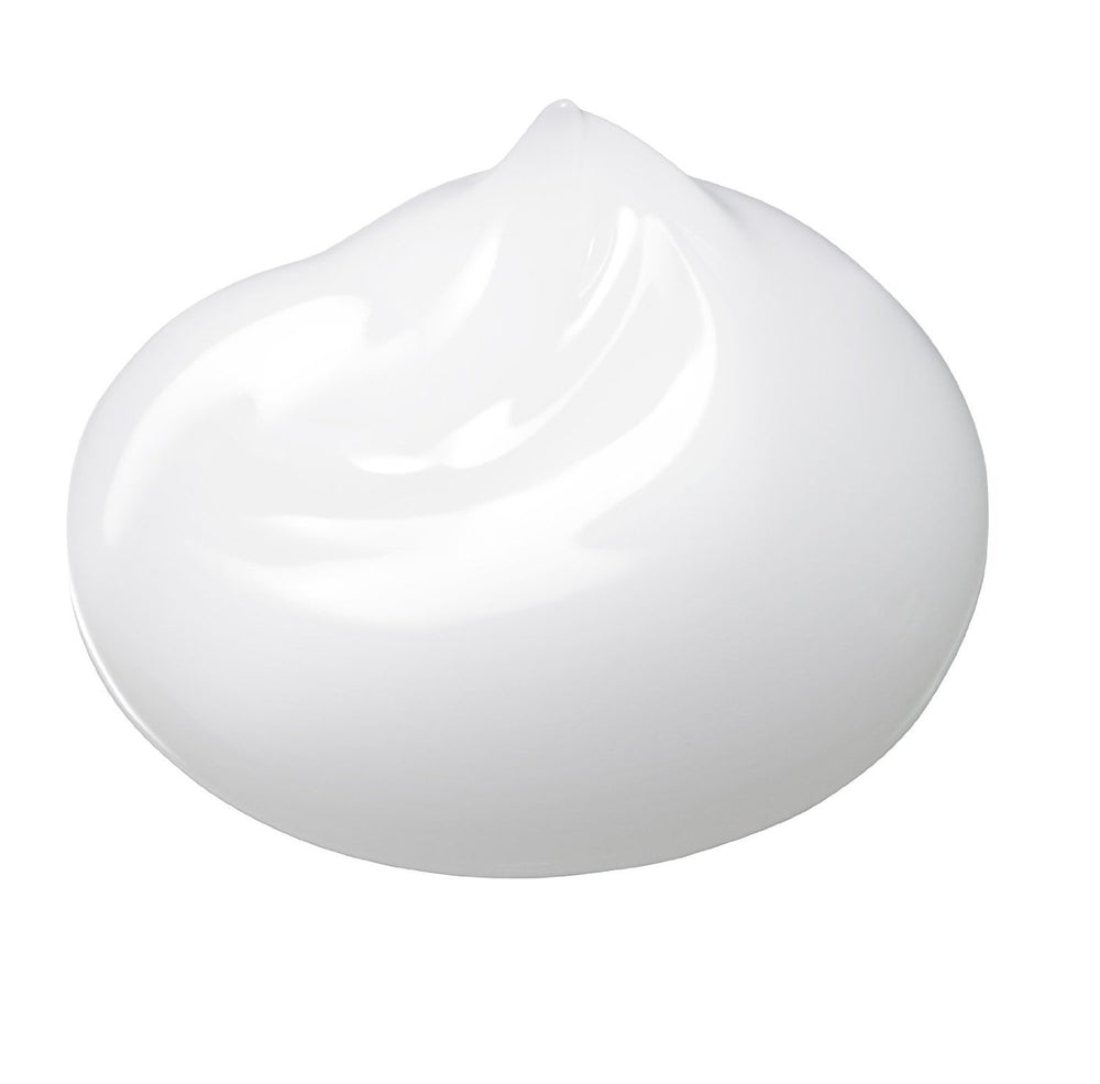 Naturie Skin Conditioning Gel hands applying delivers gentle moisture for daily care.