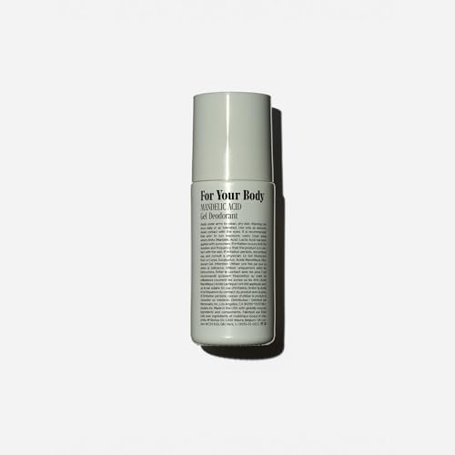 Application underarms with Nécessaire Deodorant Gel Eucalyptus showcasing smooth glide