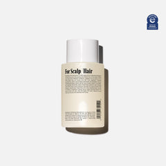 Nécessaire The Shampoo Mini pour demonstrates controlled, travel-friendly dispensing for on-the-go cleansing.