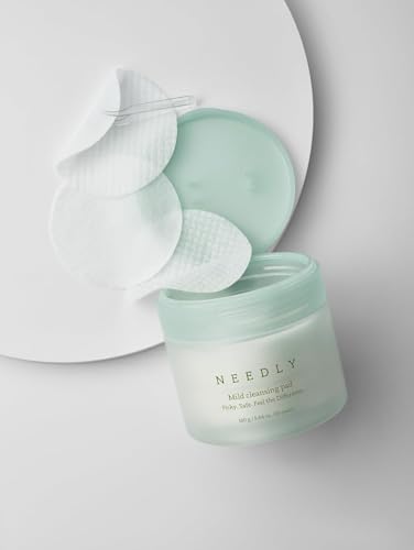 NEEDLY Mild Cleansing Pad removing sunscreen with a soft, thorough cleanse