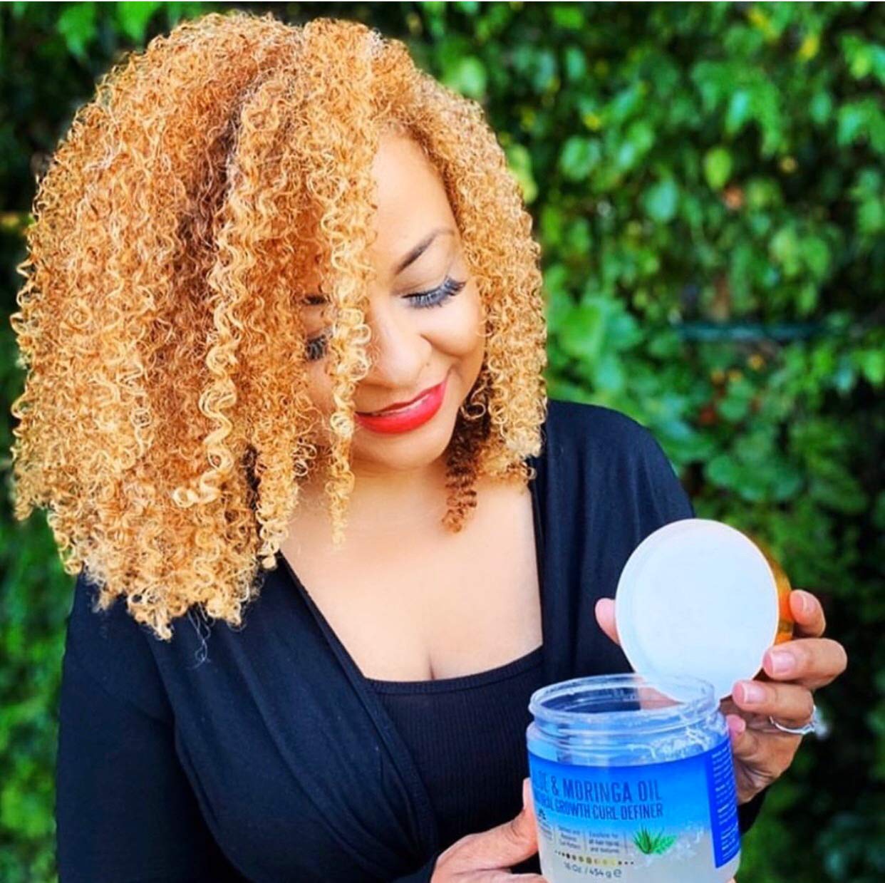Nefertiti's Secrets versatile hair gel suitable for women and men.