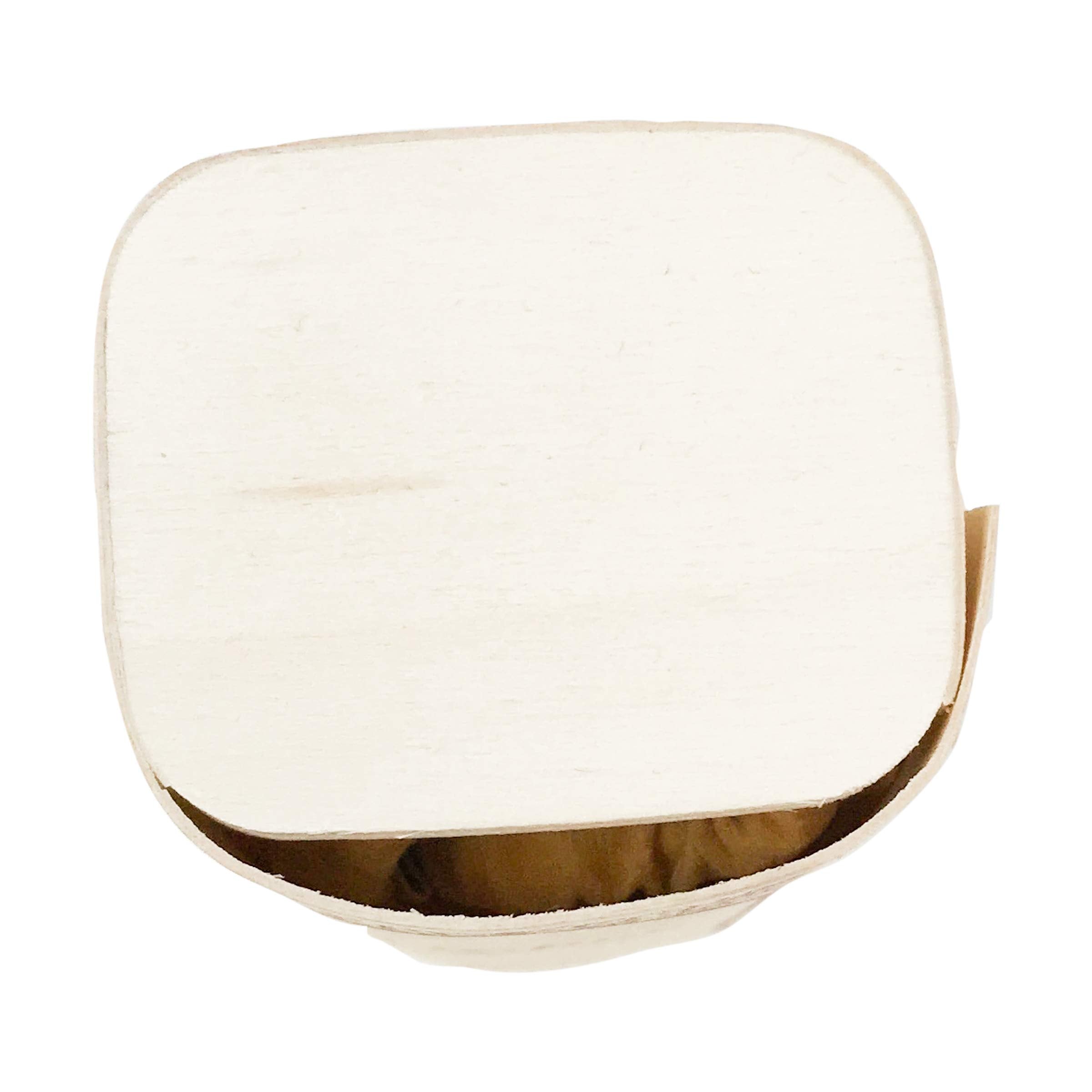 Nemat Amber close-up reveals resinous and musky notes for intimate evenings.
