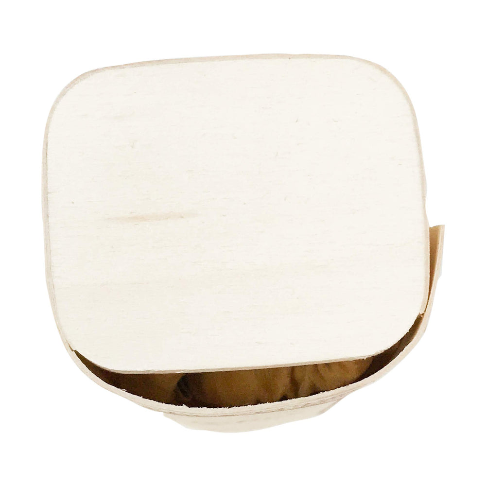 Nemat Amber close-up reveals resinous and musky notes for intimate evenings.