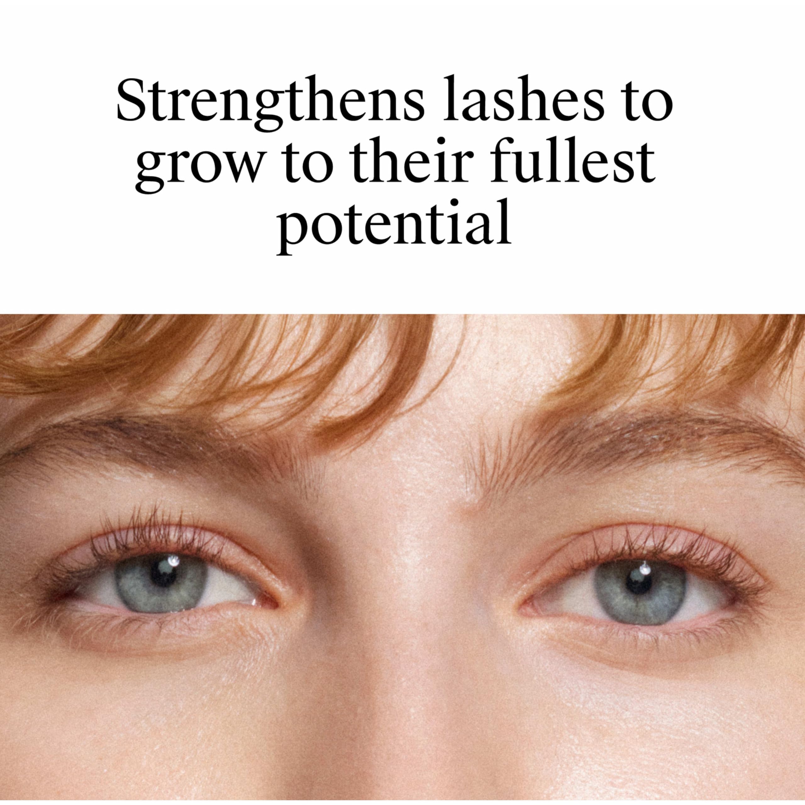 Neutrogena Healthy Lengths mascara applying lashes demonstrates clump-free lengthening
