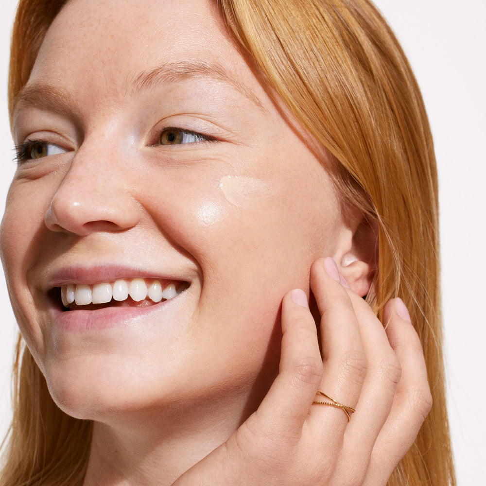 Neutrogena Purescreen+ Mineral UV Tint closeup emphasizes 100% mineral actives