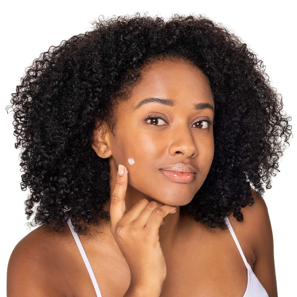 Neutrogena Rapid Tone Repair serum-dispense in hand demonstrates precise application