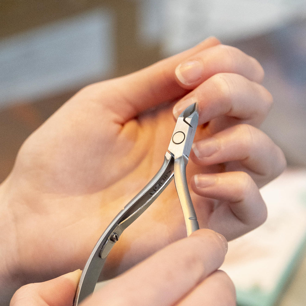 Nghia cuticle nipper D-04 ergonomic handle closeup shows comfortable grip for all hand sizes.