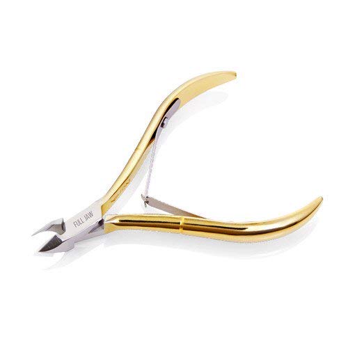 Nghia Nipper in manicure setup demonstrates professional grooming tool use