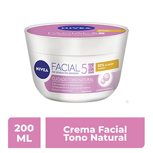 NIVEA Aclaradora Natural cream application demonstrates fast absorption for morning routines.