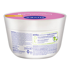 NIVEA Aclaradora Natural SPF 15 image suggests daily sun protection for radiant skin.