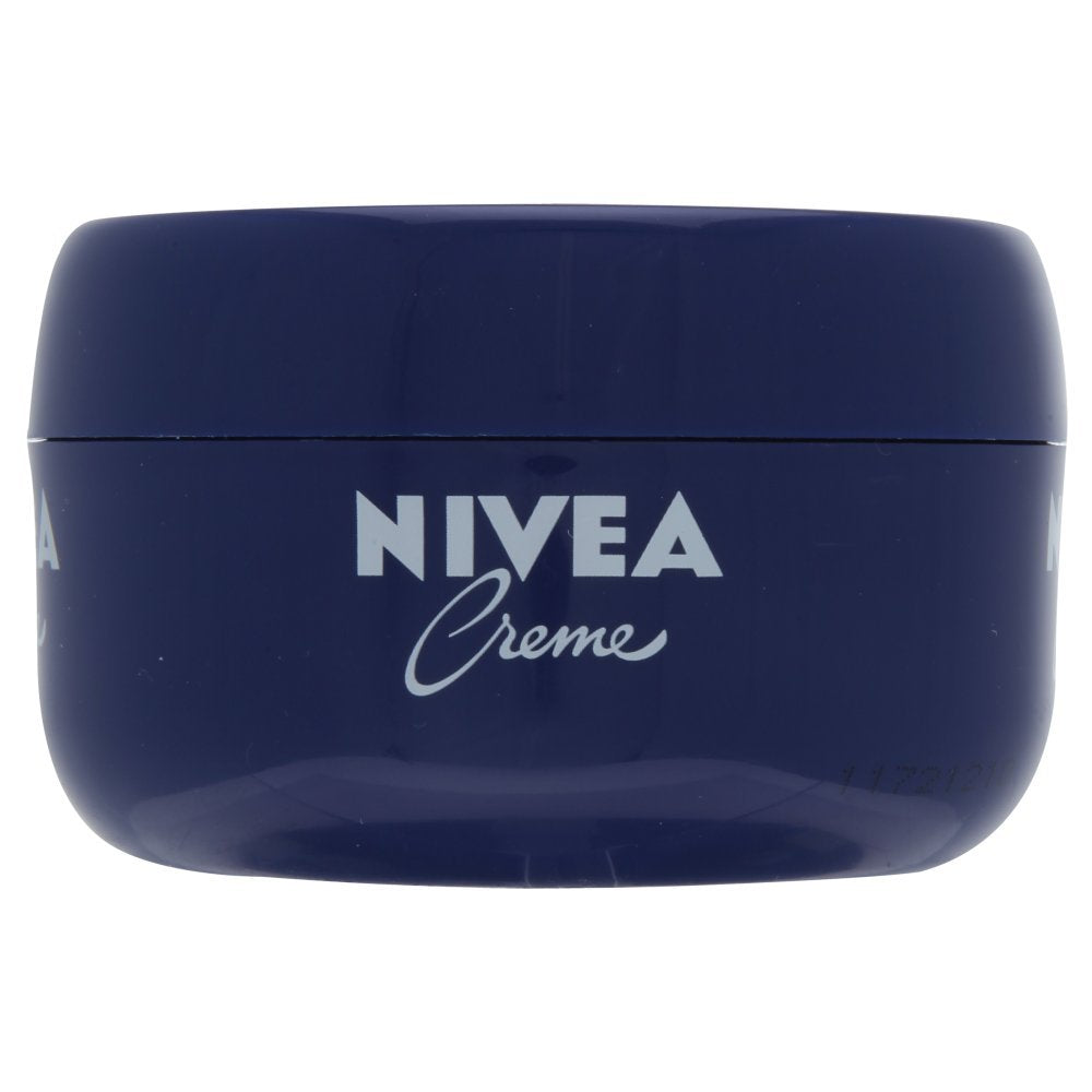 NIVEA Creme being applied to hands for daily moisture