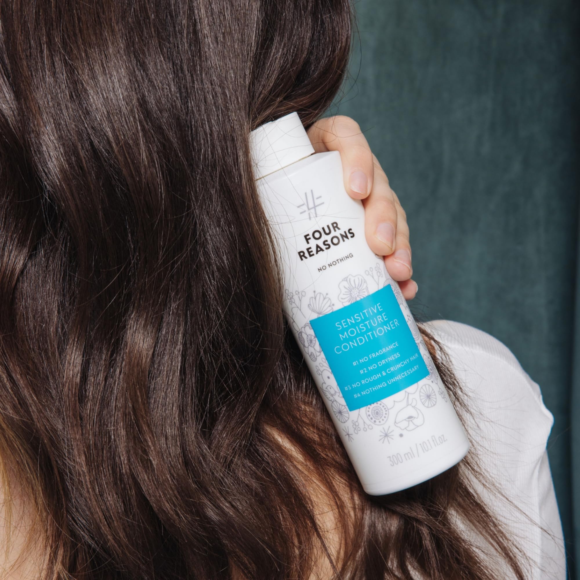 No Nothing for hair application close-up shows easy spread and frizz-control potential.