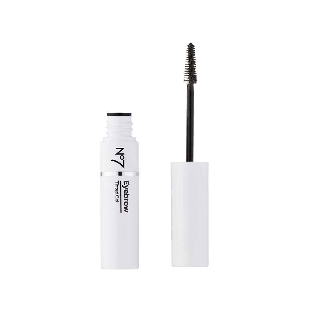 No7 curved wand close-up demonstrating full-coverage brush for precise shaping