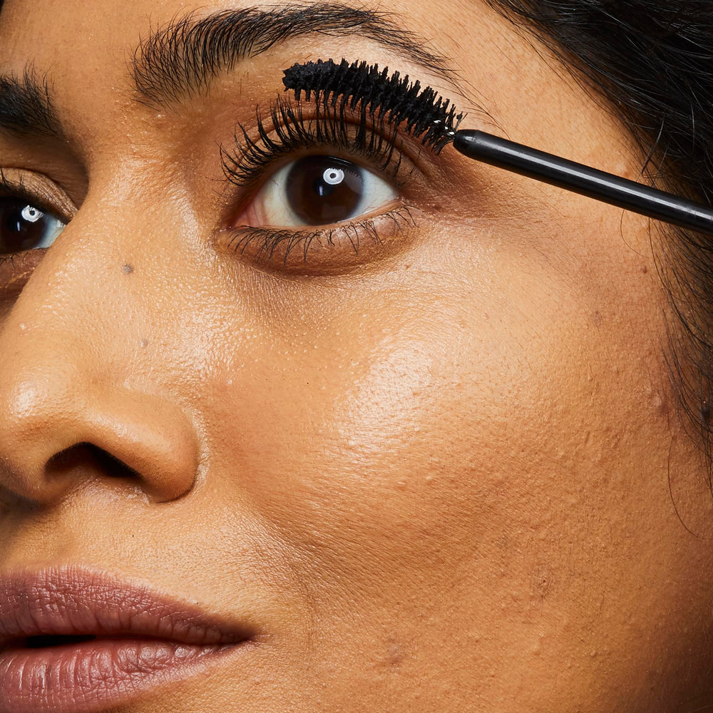 No7 The Full 360 Mascara lashes apply showing even coating for fuller look.
