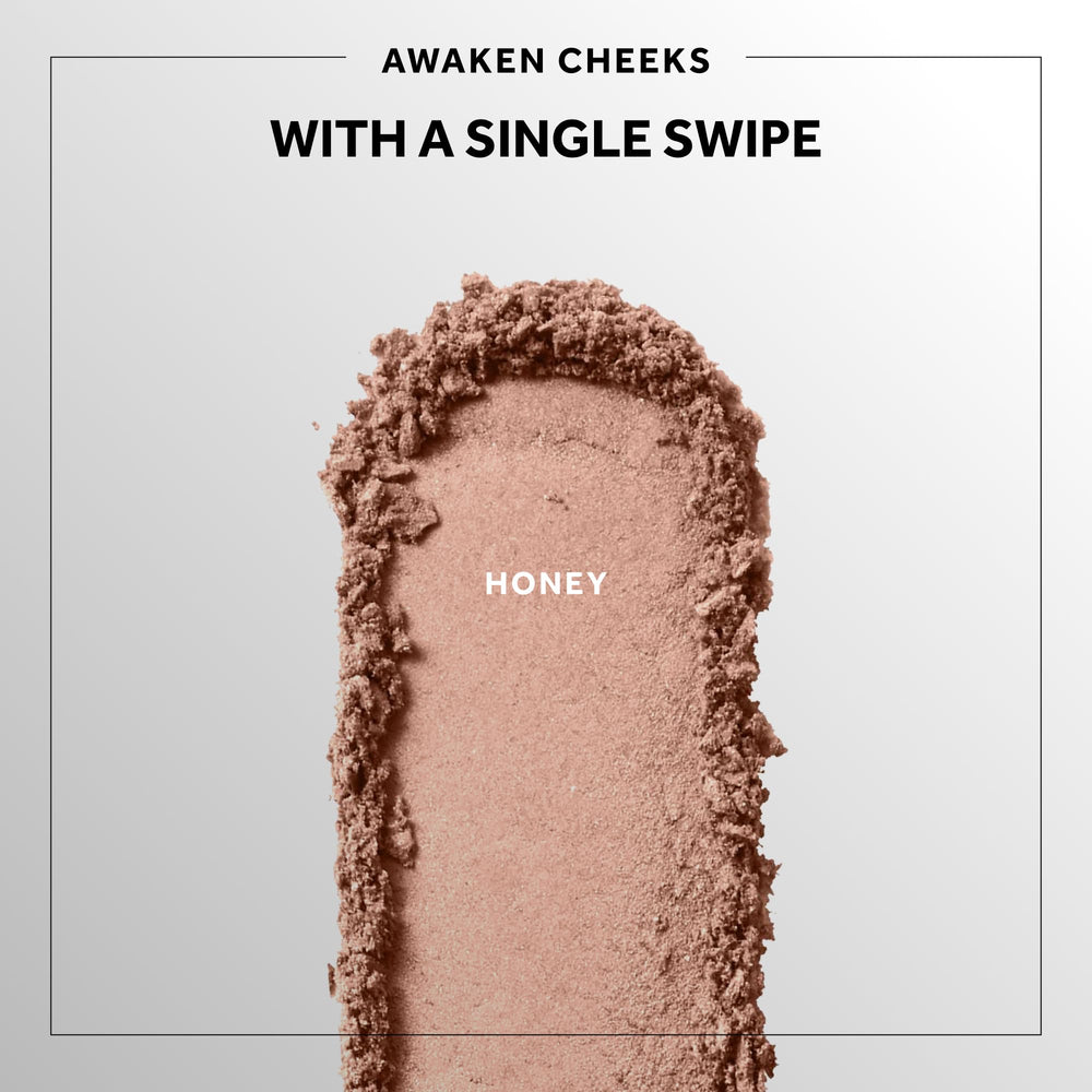 No7 Honey loose powder texture close-up highlighting finely milled, smooth finish