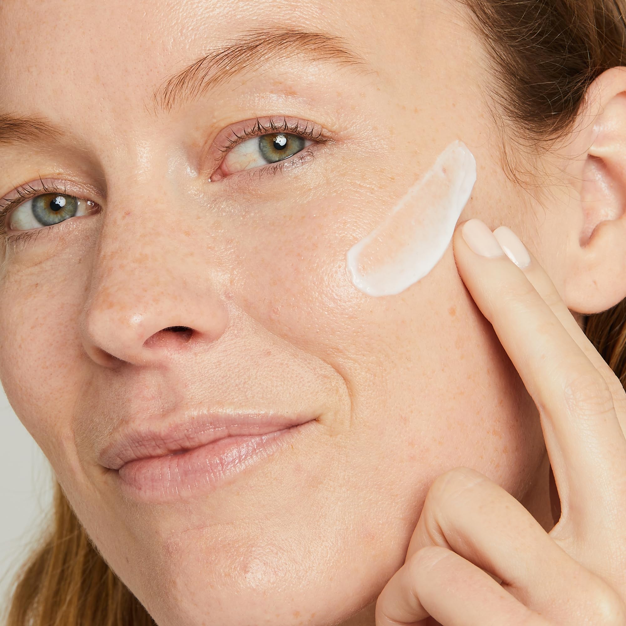 No7 Pure Retinol Night Cream night-application demonstrates easy face and neck massage