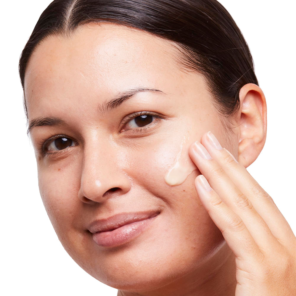 No7 Radiance fast-absorbing texture with a pump demonstrates quick hydration.