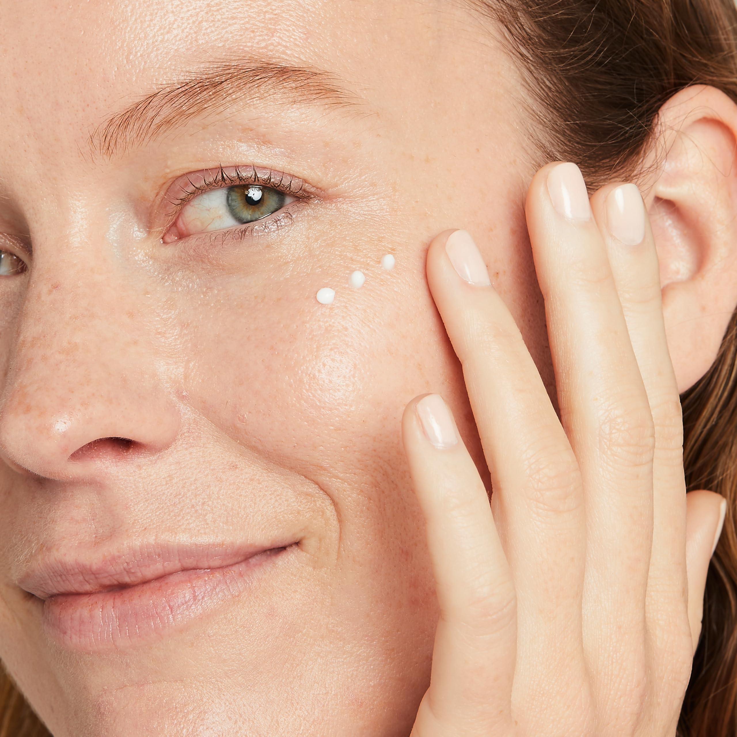 No7 Restore & Renew eye cream ginseng ingredient highlighted for energizing look.