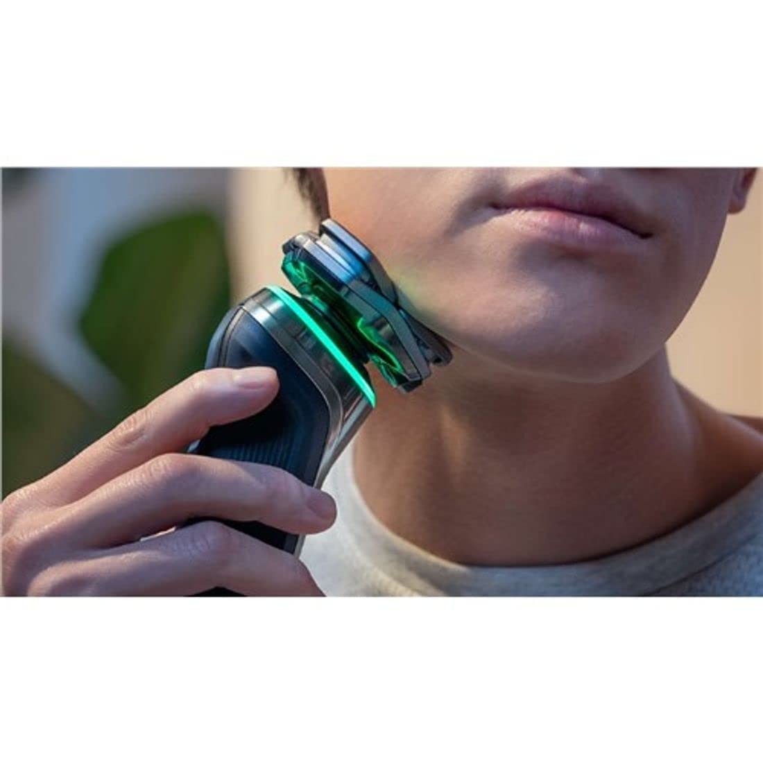 Norelco SH91/52 blades installed in a shaver delivering a close shave