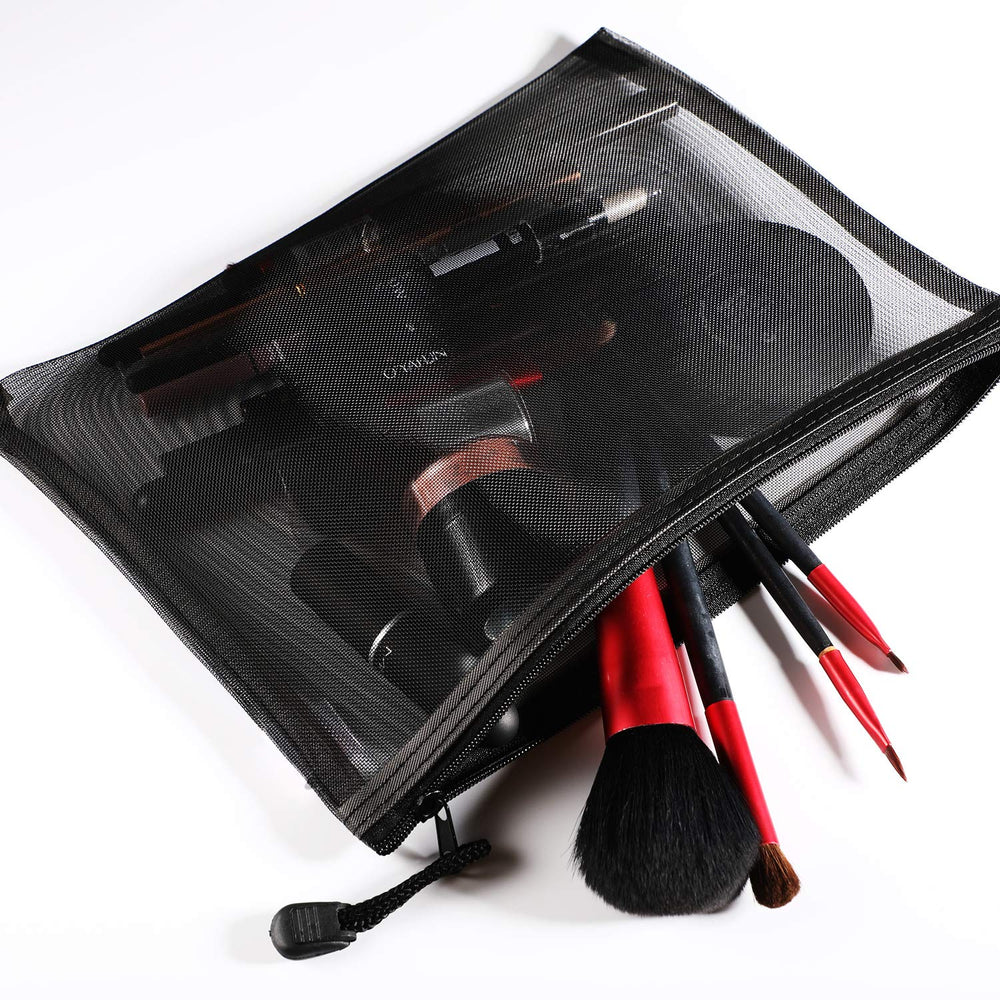 Norme zipper closure keeps contents secure during trips.