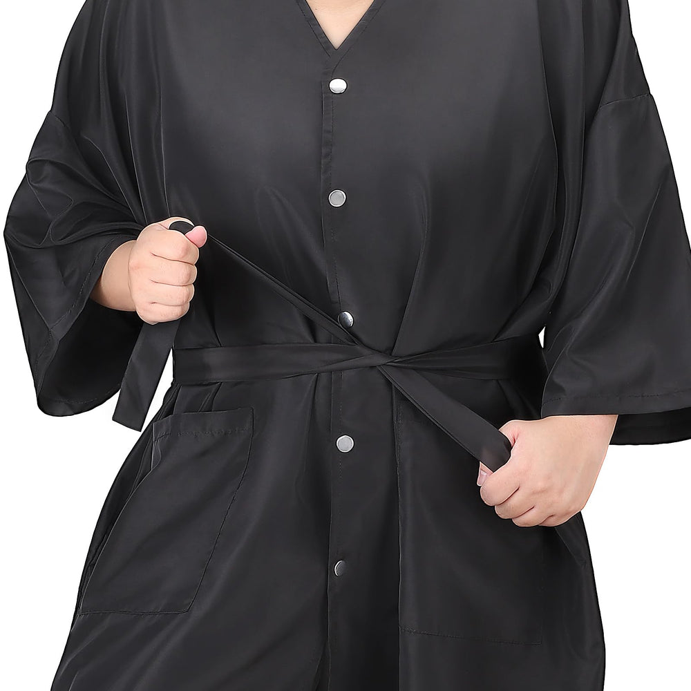 Noverlife cape pockets close-up shows two large 7.8x7 inch pockets.