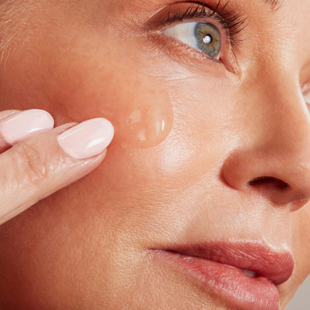 NuFACE Aqua Gel Activator hyaluronic acid detail showing long-lasting hydration and plump feel.
