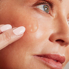 NuFACE Aqua Gel Activator hyaluronic acid detail showing long-lasting hydration and plump feel.