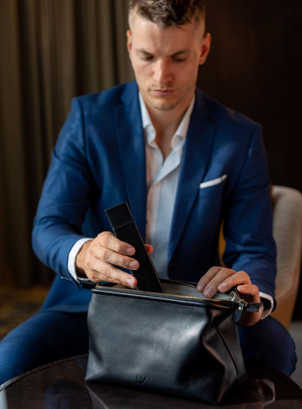 NV Holders premium leather toiletry bag stitching and iron parts demonstrate durable craftsmanship and shape retention.