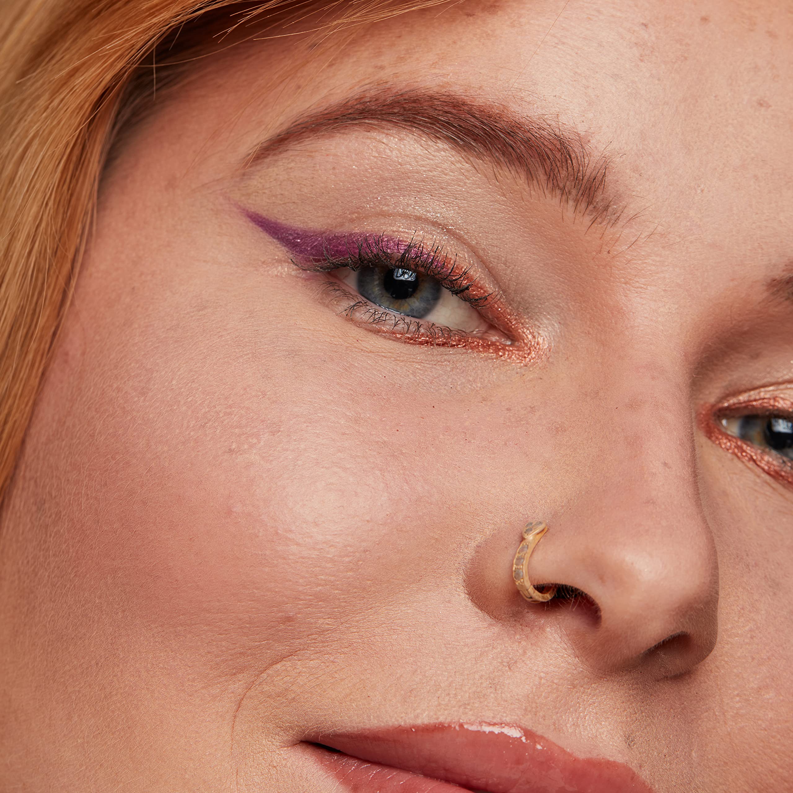 NYX Fill & Fluff Eyebrow Pomade Pencil: acabado mate que intensifica la forma de las cejas.