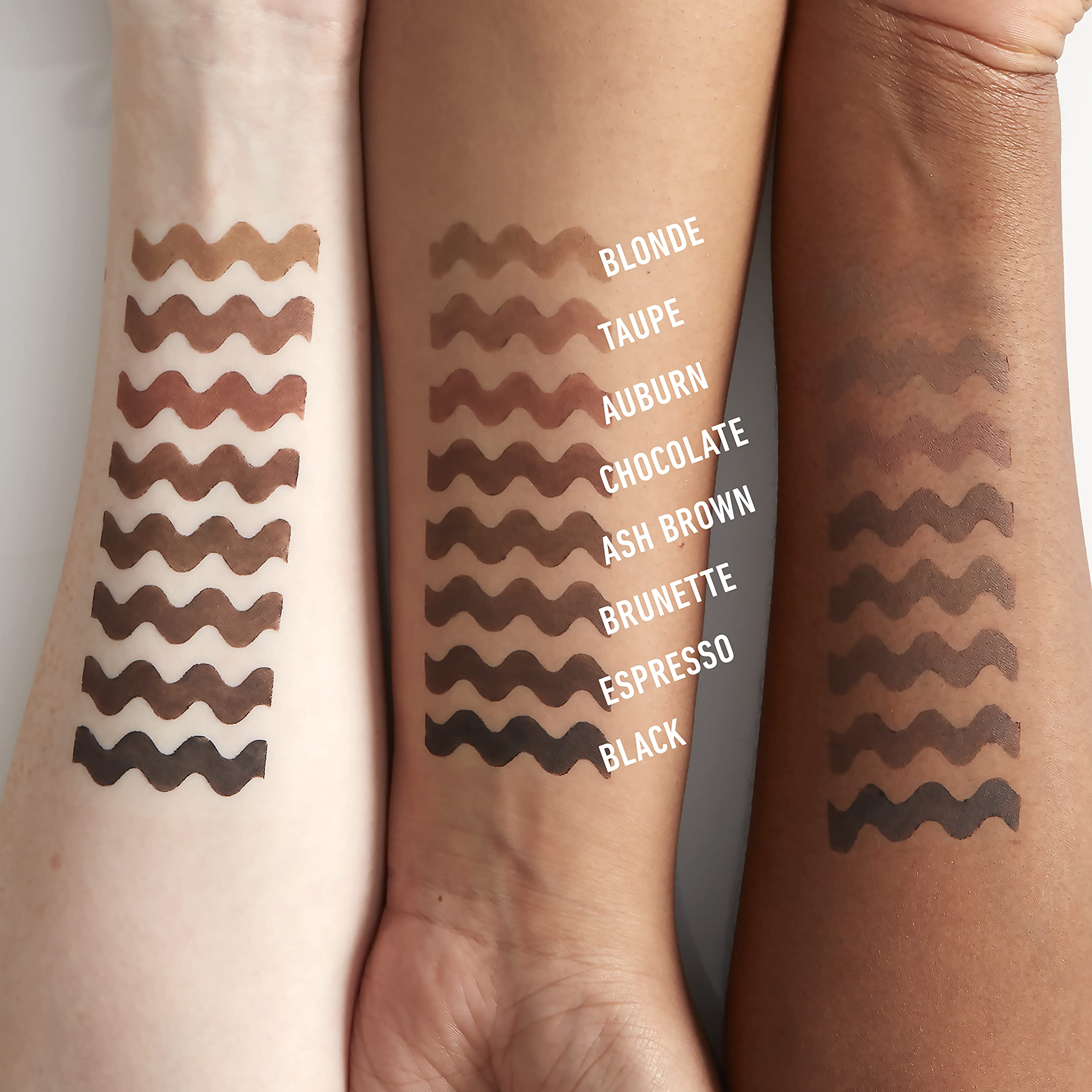 NYX Fill & Fluff Eyebrow Pomade Pencil: diseño dos en uno para dibujar y difuminar.