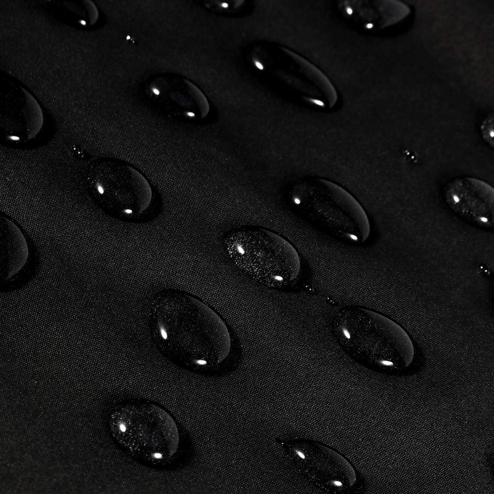 Oak Leaf cape features antistatic fabric to reduce cling during styling and coloring.