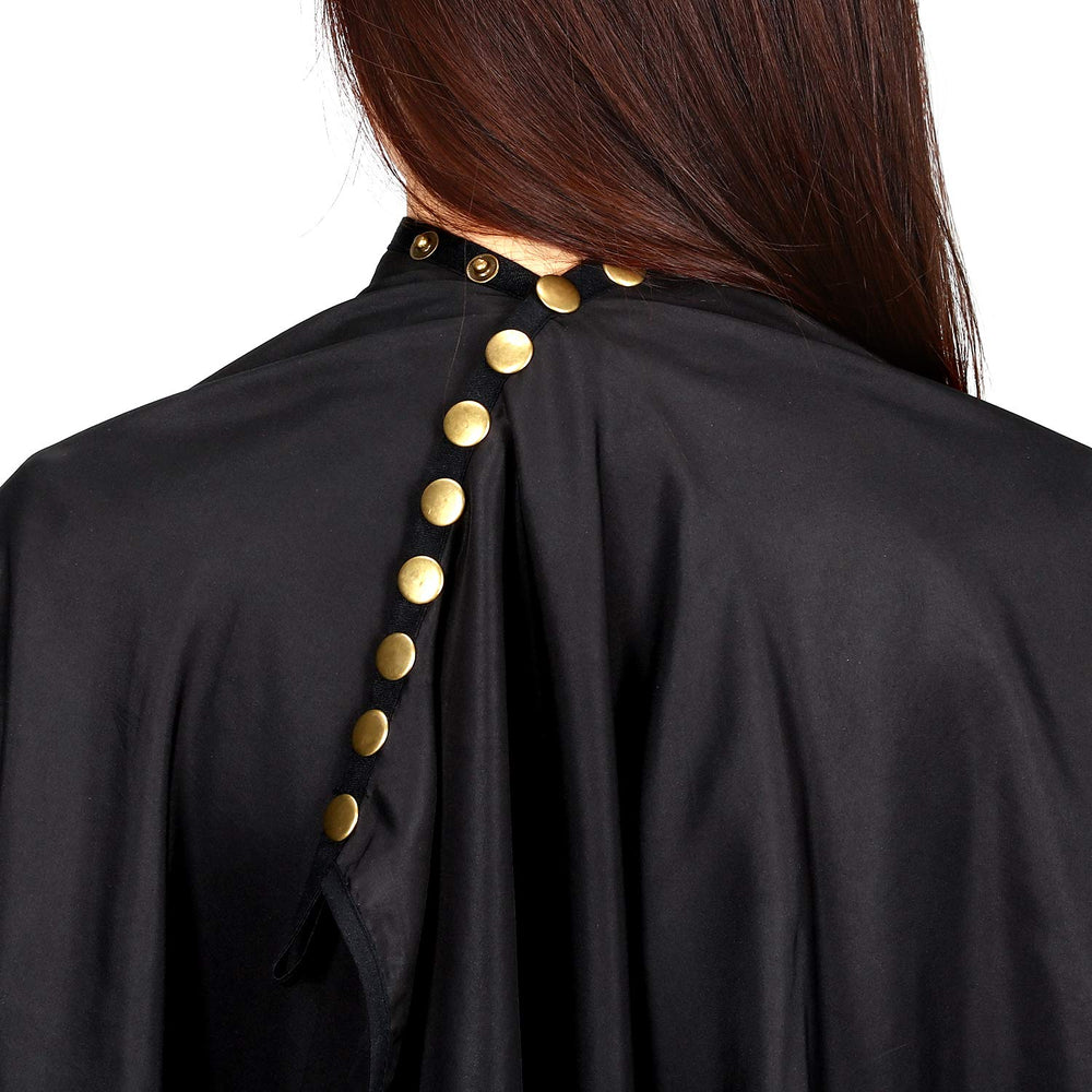 Oak Leaf cape highlights water-resistant pongee fabric to keep clothes clean.