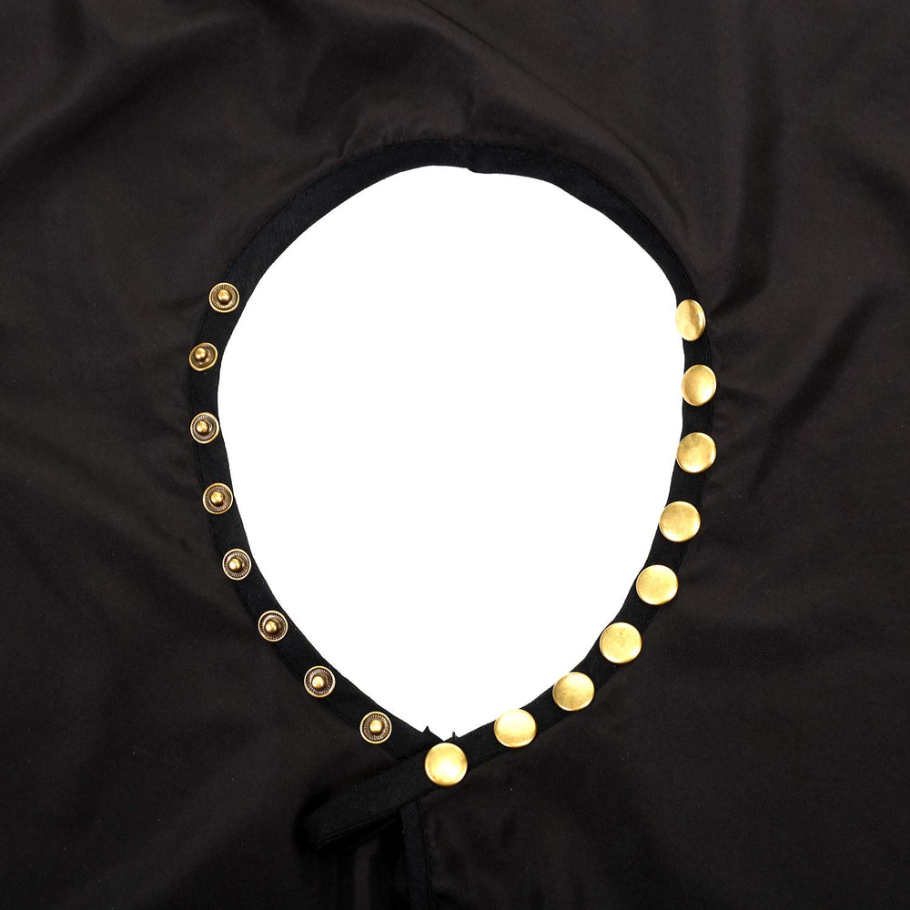 Oak Leaf cape's wrinkle-resistant material maintains a professional look.