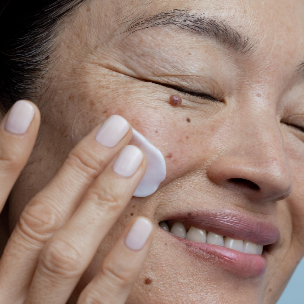 Obagi Professional-C Peptide Complex Serum pump enables precise daily dispensing.