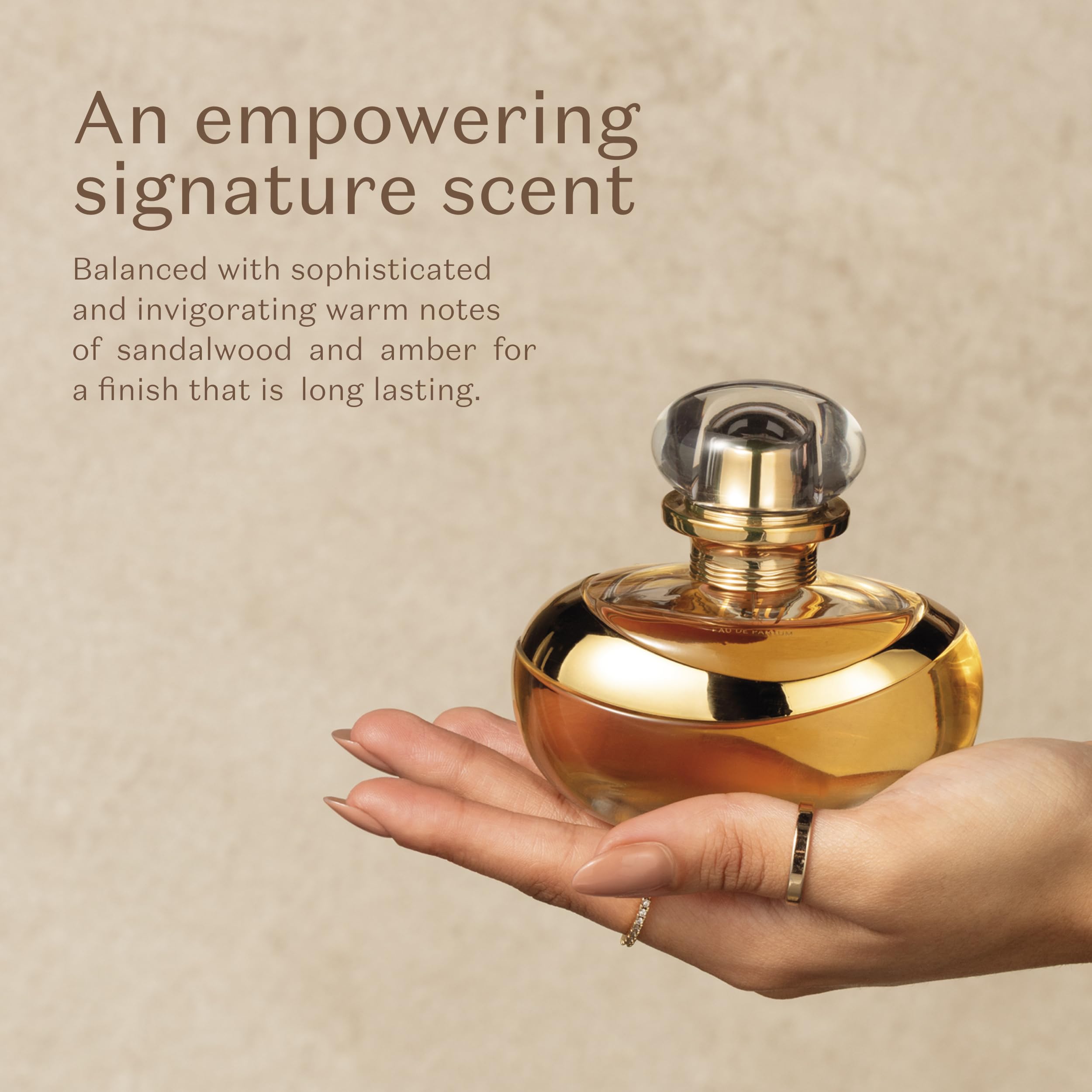 O BOTICARIO Lily application on pulse points for a balanced scent trail.