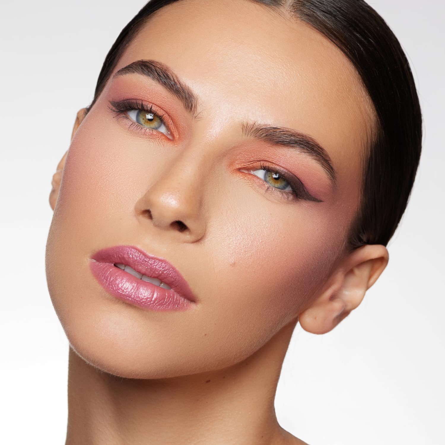 OFIR Shimmer application brush demonstrating precise blending