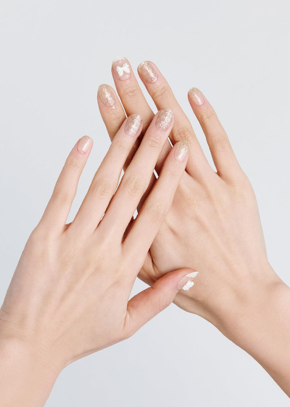 ohora N Grace Bloom close-up with white-gem design for glossy gel look
