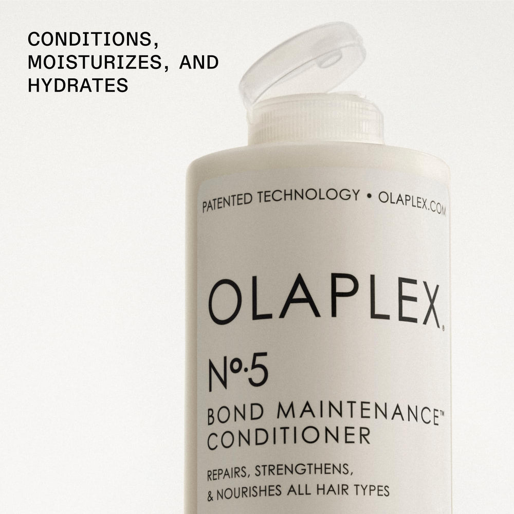 Applying Olaplex Nº.5 to mid-lengths to improve detangling and softness