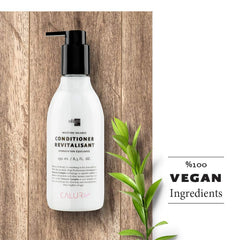 Oligo Professionnel Calura Moisture Balance applied to wet hair for detangling ease.