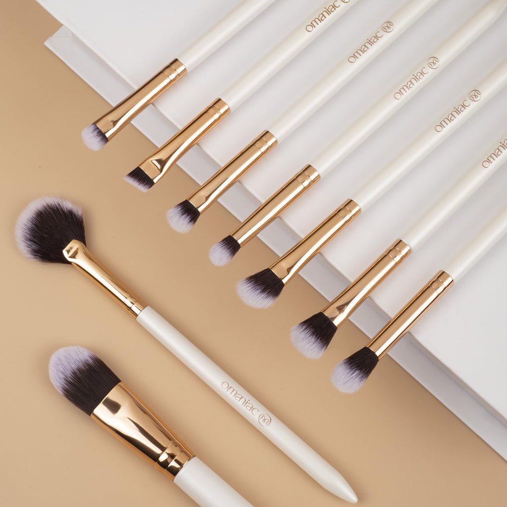 OMANIAC contour brush helps sculpt features with natural-looking shadow and definition