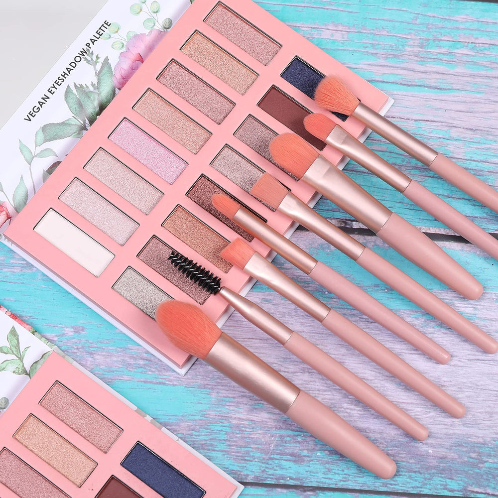 ONLYBETTER vegan eyeshadow palette packaging in clean design communicates premium vegan makeup.