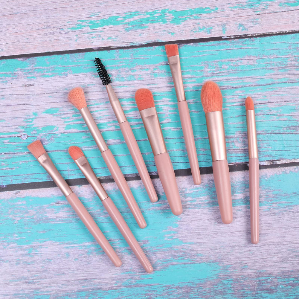 ONLYBETTER vegan eyeshadow palette on-the-go use-case shows slim design fits makeup bags.