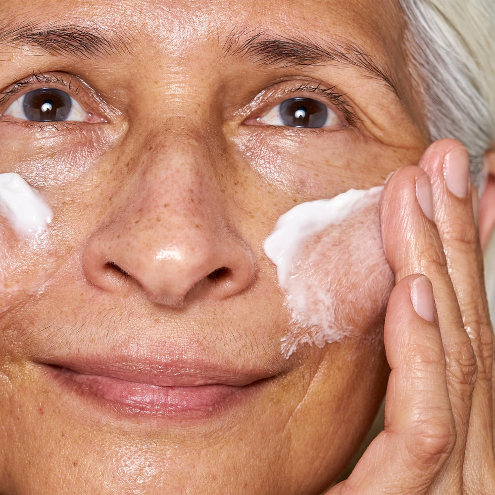 Osea seaweed-skincare-hero-shot conveys nourishing minerals and lasting hydration.