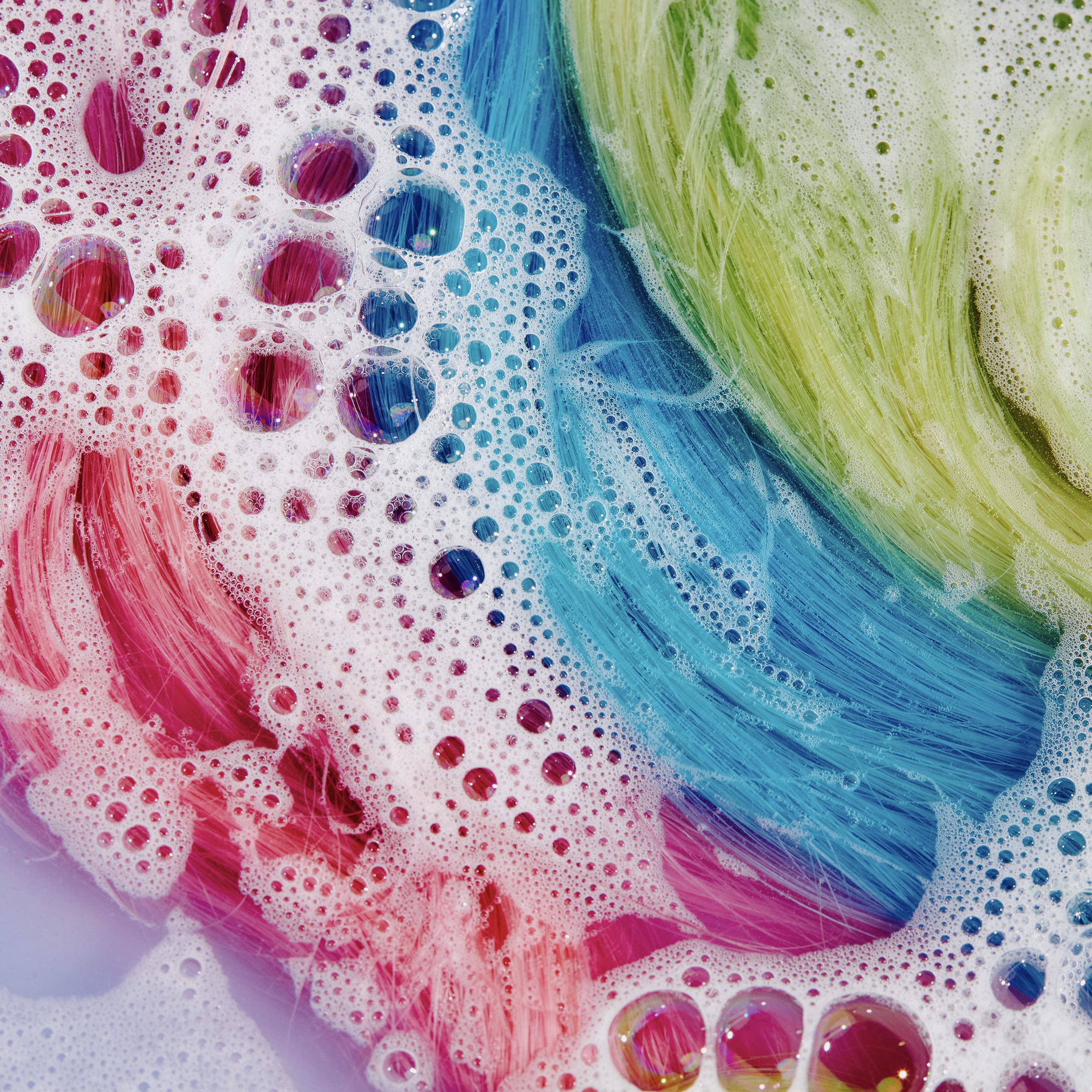 oVertone The Fader Clarifying Shampoo lather showcases sulfate-free cleansing that hydrates and removes buildup.