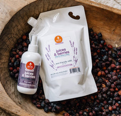 Oyin Handmade Juices & Berries tonic bottle pour showing easy application for detangling and moisture