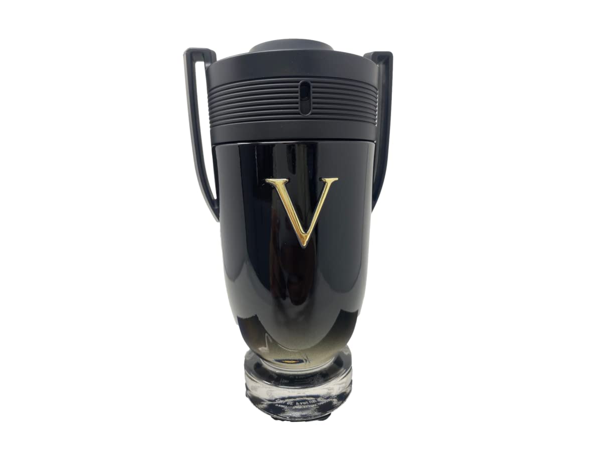 Paco Rabanne Invictus Victory Extreme spray mist demonstrates easy, even application
