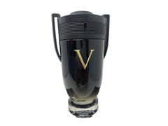 Paco Rabanne Invictus Victory Extreme spray mist demonstrates easy, even application