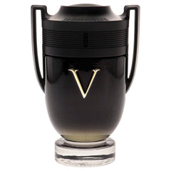Paco Rabanne Invictus Victory spray-action demonstrates ease of use