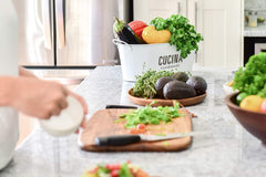 PANZERR Cucina coriander-olive-tree pour demonstrates smooth dispensing for easy refills.