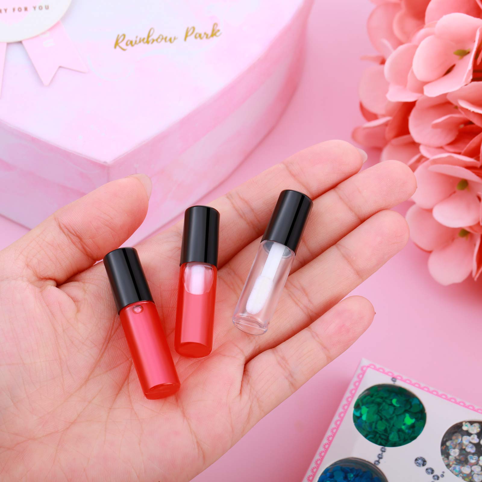 Patelai mini tube-pack for DIY cosmetics makes travel storage simple and space-saving.